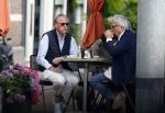 Amsterdam 19 juli 2023
Jort Kelder en Yvo van Regteren Altena  op terras in het centrum van Amsterdam.