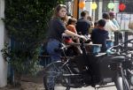 Amsterdam 15 16 en 17 juli 2023
Art Rooijakkers en zijn vriendin Karlijn Gudden wonen samen in hun nieuwe huis in Amsterdam zuid.