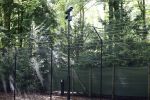 Lage Vuursche 28 juli 2023
Palijs Drakensteyn van prinss Beatrix . De poort is geschilderd en in de tuin staan hekken met donkee doeken voor privacy . Naast het landgoed is een stuk bouwgrond te koop.