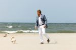 Den haag 30 juni 2023
Fotosessie op het strand Koning Willem Alexander, koningin Maxima en prinses Ariane, Prinses  Amalia en Prinses Alexia poseren tijdens de fotosessie op het strand met hond mambo.