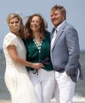 Den haag 30 juni 2023
Fotosessie op het strand Koning Willem Alexander, koningin Maxima en prinses Ariane, Prinses  Amalia en Prinses Alexia poseren tijdens de fotosessie op het strand met hond mambo.