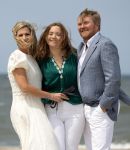 Den haag 30 juni 2023
Fotosessie op het strand Koning Willem Alexander, koningin Maxima en prinses Ariane, Prinses  Amalia en Prinses Alexia poseren tijdens de fotosessie op het strand met hond mambo.