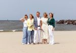 Den haag 30 juni 2023
Fotosessie op het strand Koning Willem Alexander, koningin Maxima en prinses Ariane, Prinses  Amalia en Prinses Alexia poseren tijdens de fotosessie op het strand met hond mambo.