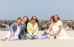 Den haag 30 juni 2023
Fotosessie op het strand Koning Willem Alexander, koningin Maxima en prinses Ariane, Prinses  Amalia en Prinses Alexia poseren tijdens de fotosessie op het strand met hond mambo.