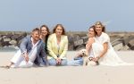 Den haag 30 juni 2023
Fotosessie op het strand Koning Willem Alexander, koningin Maxima en prinses Ariane, Prinses  Amalia en Prinses Alexia poseren tijdens de fotosessie op het strand met hond mambo.