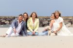 Den haag 30 juni 2023
Fotosessie op het strand Koning Willem Alexander, koningin Maxima en prinses Ariane, Prinses  Amalia en Prinses Alexia poseren tijdens de fotosessie op het strand met hond mambo.