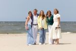 Den haag 30 juni 2023
Fotosessie op het strand Koning Willem Alexander, koningin Maxima en prinses Ariane, Prinses  Amalia en Prinses Alexia poseren tijdens de fotosessie op het strand met hond mambo.