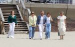 Den haag 30 juni 2023
Fotosessie op het strand Koning Willem Alexander, koningin Maxima en prinses Ariane, Prinses  Amalia en Prinses Alexia poseren tijdens de fotosessie op het strand met hond mambo.