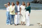 Den haag 30 juni 2023
Fotosessie op het strand Koning Willem Alexander, koningin Maxima en prinses Ariane, Prinses  Amalia en Prinses Alexia poseren tijdens de fotosessie op het strand met hond mambo.