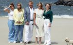 Den haag 30 juni 2023
Fotosessie op het strand Koning Willem Alexander, koningin Maxima en prinses Ariane, Prinses  Amalia en Prinses Alexia poseren tijdens de fotosessie op het strand met hond mambo.