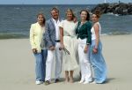 Den haag 30 juni 2023
Fotosessie op het strand Koning Willem Alexander, koningin Maxima en prinses Ariane, Prinses  Amalia en Prinses Alexia poseren tijdens de fotosessie op het strand met hond mambo.