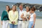 Den haag 30 juni 2023
Fotosessie op het strand Koning Willem Alexander, koningin Maxima en prinses Ariane, Prinses  Amalia en Prinses Alexia poseren tijdens de fotosessie op het strand met hond mambo.