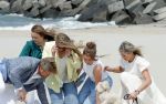 Den haag 30 juni 2023
Fotosessie op het strand Koning Willem Alexander, koningin Maxima en prinses Ariane, Prinses  Amalia en Prinses Alexia poseren tijdens de fotosessie op het strand met hond mambo.