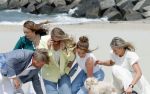 Den haag 30 juni 2023
Fotosessie op het strand Koning Willem Alexander, koningin Maxima en prinses Ariane, Prinses  Amalia en Prinses Alexia poseren tijdens de fotosessie op het strand met hond mambo.