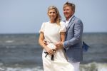 Den haag 30 juni 2023
Fotosessie op het strand Koning Willem Alexander, koningin Maxima en prinses Ariane, Prinses  Amalia en Prinses Alexia poseren tijdens de fotosessie op het strand met hond mambo.