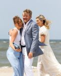Den haag 30 juni 2023
Fotosessie op het strand Koning Willem Alexander, koningin Maxima en prinses Ariane, Prinses  Amalia en Prinses Alexia poseren tijdens de fotosessie op het strand met hond mambo.