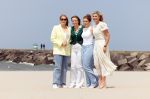 Den haag 30 juni 2023
Fotosessie op het strand Koning Willem Alexander, koningin Maxima en prinses Ariane, Prinses  Amalia en Prinses Alexia poseren tijdens de fotosessie op het strand met hond mambo.