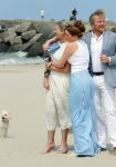 Den haag 30 juni 2023
Fotosessie op het strand Koning Willem Alexander, koningin Maxima en prinses Ariane, Prinses  Amalia en Prinses Alexia poseren tijdens de fotosessie op het strand met hond mambo.