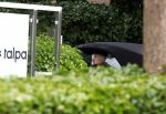 Laren 29 juni 2023
Linda de Mol rijdt in haar Porsche 911 cabrio naar het hoofdkantoor van Talpa.