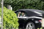 Laren 29 juni 2023
Linda de Mol rijdt in haar Porsche 911 cabrio naar het hoofdkantoor van Talpa.