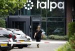 Laren 29 juni 2023
Linda de Mol rijdt in haar Porsche 911 cabrio naar het hoofdkantoor van Talpa.