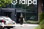 Laren 29 juni 2023
Linda de Mol rijdt in haar Porsche 911 cabrio naar het hoofdkantoor van Talpa.