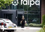 Laren 29 juni 2023
Linda de Mol rijdt in haar Porsche 911 cabrio naar het hoofdkantoor van Talpa.