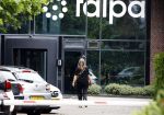 Laren 29 juni 2023
Linda de Mol rijdt in haar Porsche 911 cabrio naar het hoofdkantoor van Talpa.