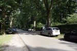 Huizen 7 8 en 9 juli 2023
De autos van Linda de Mol en Jeroen Rietbergen voor haar huis .
Linda viert haar verjaardag met vriendinnen in de tuin . Oa Susan Visser Mireille Bekooy Xenia Kasper en Lies Visschedijk waren aanwezig.