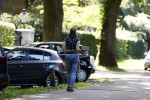 Huizen 7 8 en 9 juli 2023
De autos van Linda de Mol en Jeroen Rietbergen voor haar huis .
Linda viert haar verjaardag met vriendinnen in de tuin . Oa Susan Visser Mireille Bekooy Xenia Kasper en Lies Visschedijk waren aanwezig.
Echte Liefde Kaas en delicatessen brachten een cadeautje