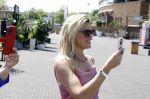 Amsterdam 8 juli 2023
Willeke Alberti krijgt uit handen van Nicolette v Dam een roze amsterdammertje als beloning voor haar prachtige carriere.  Uitreiking was op de Amsterdamse zomer.