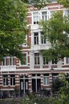 Amsterdam 21 juli 2023
Thijs Romer rijdt naar het huis van Noor Groot . Hij parkeert zijn auto ergens anders en loopt naar haar huis . 30 min later loopt hij weg  en 10 seconden later komt Noor achter hem aangerend.  Ze lopen ergens heen en ruim anderhalf uur later komt Noor alleen terug Thijs loopt naar zijn auto en rijdt weg.
