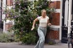Amsterdam 21 juli 2023
Thijs Romer rijdt naar het huis van Noor Groot . Hij parkeert zijn auto ergens anders en loopt naar haar huis . 30 min later loopt hij weg  en 10 seconden later komt Noor achter hem aangerend.  Ze lopen ergens heen en ruim anderhalf uur later komt Noor alleen terug Thijs loopt naar zijn auto en rijdt weg.