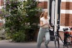 Amsterdam 21 juli 2023
Thijs Romer rijdt naar het huis van Noor Groot . Hij parkeert zijn auto ergens anders en loopt naar haar huis . 30 min later loopt hij weg  en 10 seconden later komt Noor achter hem aangerend.  Ze lopen ergens heen en ruim anderhalf uur later komt Noor alleen terug Thijs loopt naar zijn auto en rijdt weg.