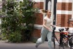 Amsterdam 21 juli 2023
Thijs Romer rijdt naar het huis van Noor Groot . Hij parkeert zijn auto ergens anders en loopt naar haar huis . 30 min later loopt hij weg  en 10 seconden later komt Noor achter hem aangerend.  Ze lopen ergens heen en ruim anderhalf uur later komt Noor alleen terug Thijs loopt naar zijn auto en rijdt weg.