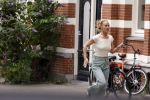 Amsterdam 21 juli 2023
Thijs Romer rijdt naar het huis van Noor Groot . Hij parkeert zijn auto ergens anders en loopt naar haar huis . 30 min later loopt hij weg  en 10 seconden later komt Noor achter hem aangerend.  Ze lopen ergens heen en ruim anderhalf uur later komt Noor alleen terug Thijs loopt naar zijn auto en rijdt weg.