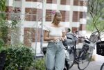 Amsterdam 21 juli 2023
Thijs Romer rijdt naar het huis van Noor Groot . Hij parkeert zijn auto ergens anders en loopt naar haar huis . 30 min later loopt hij weg  en 10 seconden later komt Noor achter hem aangerend.  Ze lopen ergens heen en ruim anderhalf uur later komt Noor alleen terug Thijs loopt naar zijn auto en rijdt weg.
