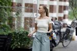 Amsterdam 21 juli 2023
Thijs Romer rijdt naar het huis van Noor Groot . Hij parkeert zijn auto ergens anders en loopt naar haar huis . 30 min later loopt hij weg  en 10 seconden later komt Noor achter hem aangerend.  Ze lopen ergens heen en ruim anderhalf uur later komt Noor alleen terug Thijs loopt naar zijn auto en rijdt weg.