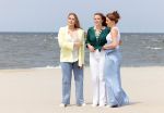 Den haag 30 juni 2023
Fotosessie op het strand Koning Willem Alexander, koningin Maxima en prinses Ariane, Prinses  Amalia en Prinses Alexia poseren tijdens de fotosessie op het strand met hond mambo.