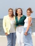 Den haag 30 juni 2023
Fotosessie op het strand Koning Willem Alexander, koningin Maxima en prinses Ariane, Prinses  Amalia en Prinses Alexia poseren tijdens de fotosessie op het strand met hond mambo.