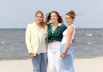Den haag 30 juni 2023
Fotosessie op het strand Koning Willem Alexander, koningin Maxima en prinses Ariane, Prinses  Amalia en Prinses Alexia poseren tijdens de fotosessie op het strand met hond mambo.