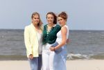 Den haag 30 juni 2023
Fotosessie op het strand Koning Willem Alexander, koningin Maxima en prinses Ariane, Prinses  Amalia en Prinses Alexia poseren tijdens de fotosessie op het strand met hond mambo.