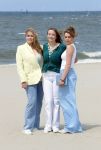 Den haag 30 juni 2023
Fotosessie op het strand Koning Willem Alexander, koningin Maxima en prinses Ariane, Prinses  Amalia en Prinses Alexia poseren tijdens de fotosessie op het strand met hond mambo.