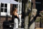 Naarden 17 juli 2023
Quinty Trustfull met haar manager Hans v d Veen op terras in naarden Vesting