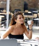 Naarden 17 juli 2023
Quinty Trustfull met haar manager Hans v d Veen op terras in naarden Vesting