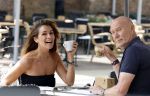 Naarden 17 juli 2023
Quinty Trustfull met haar manager Hans v d Veen op terras in naarden Vesting