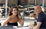 Naarden 17 juli 2023
Quinty Trustfull met haar manager Hans v d Veen op terras in naarden Vesting
