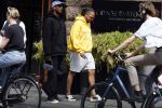 Amsterdam 18 juli 2023
Rapper Dio met een vriend in Amsterdam zuid.
