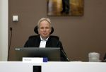 Assen 25 juli 2023
Rechtszaak Thijs Romer in de rechtbank van Assen Zijn moeder vader  Peter Romer en stiefmoeder kwamen met hem mee. Zijn advocaat is Wikke Monster