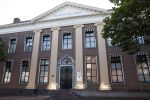 Assen 25 juli 2023
Rechtszaak Thijs Romer in de rechtbank van Assen Zijn moeder vader  Peter Romer en stiefmoeder kwamen met hem mee. Zijn advocaat is Wikke Monster